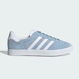 Women’s light blue adidas gazelles size 8